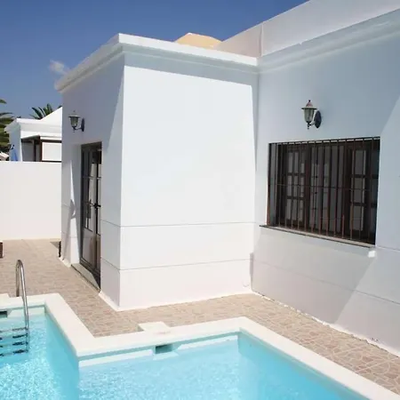 Puerto Del Carmen Sleeps 4 Pool Wifi Villa Puerto del Carmen