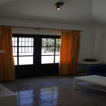 Villa Puerto Del Carmen Sleeps 4 Pool Wifi Puerto del Carmen