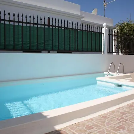 Вилла Puerto Del Carmen Sleeps 4 Pool Wifi