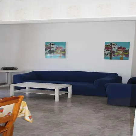 Puerto Del Carmen Sleeps 4 Pool Wifi Вилла Пуэрто дель Кармен