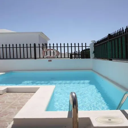 Puerto Del Carmen Sleeps 4 Pool Wifi Вилла