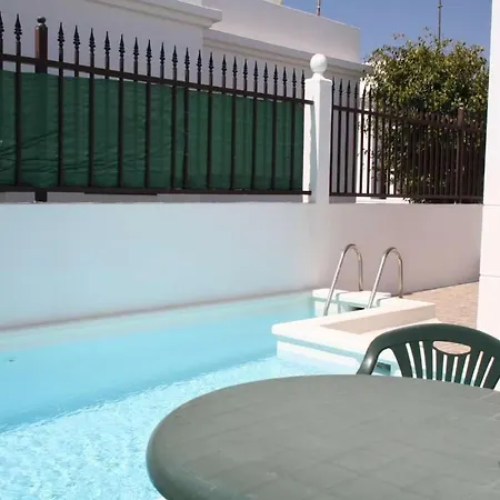 Puerto Del Carmen Sleeps 4 Pool Wifi Вилла